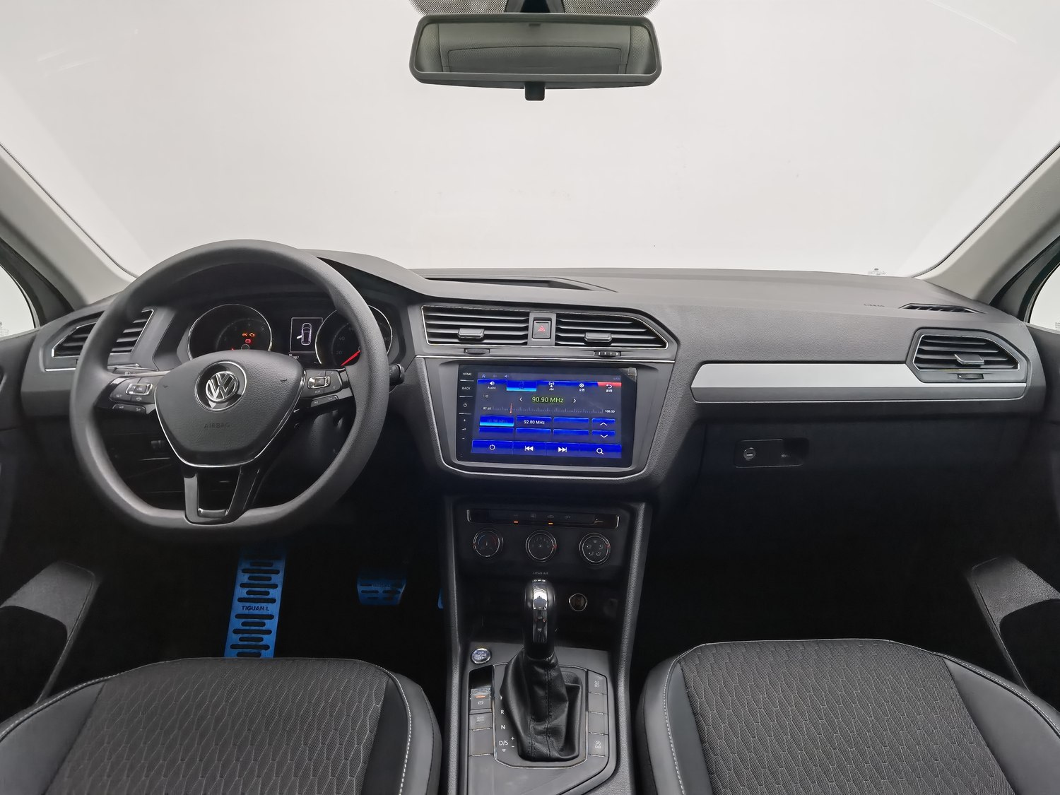 Used Volkswagen Tiguan L 2019 2.0 AT