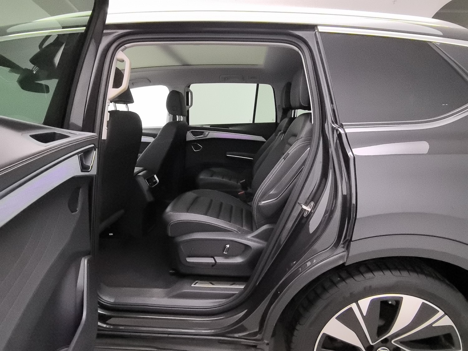 Used Volkswagen Tavendor 2023 2.0 AT