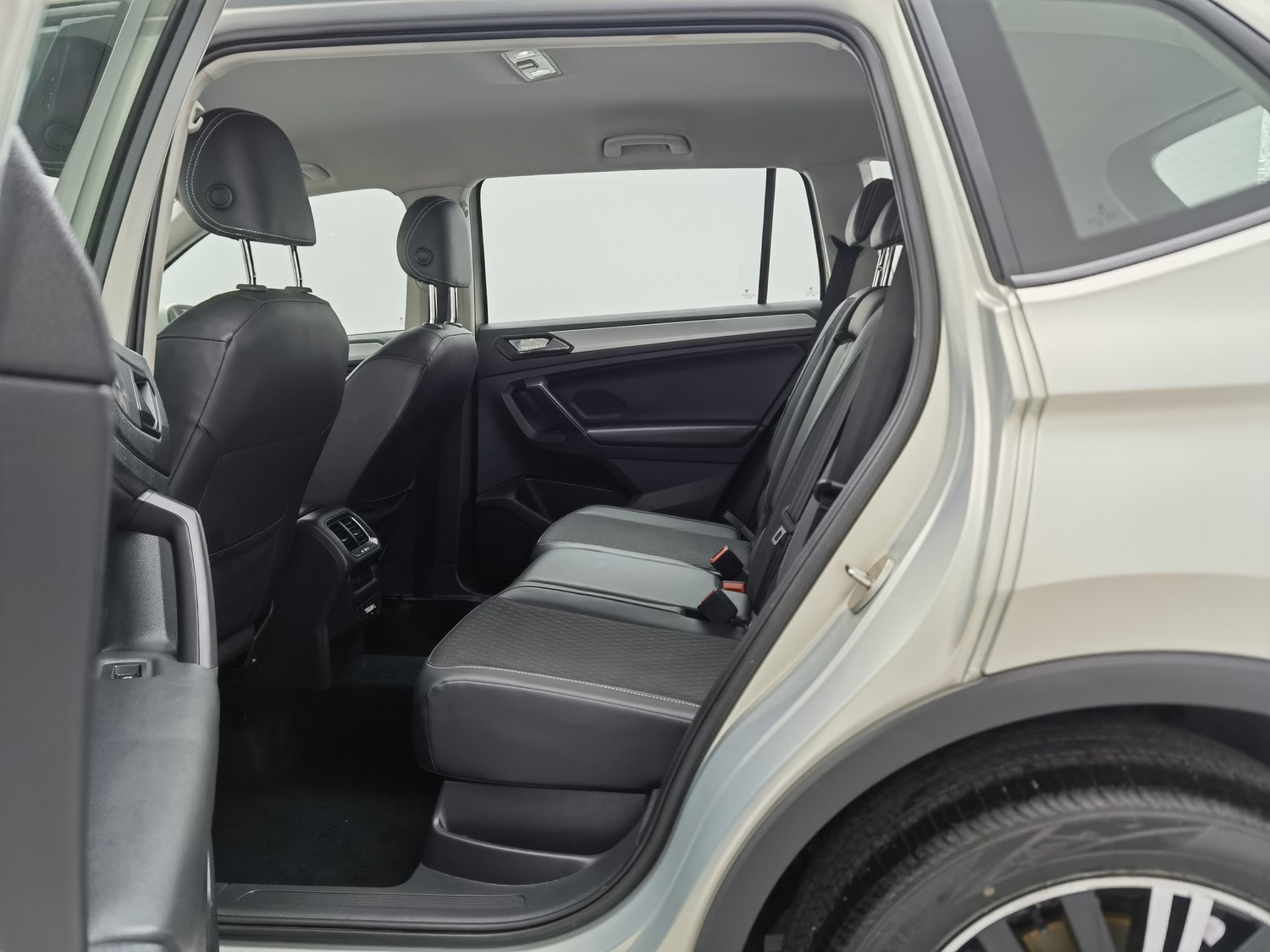 Used Volkswagen Tiguan L 2019 2.0 AT