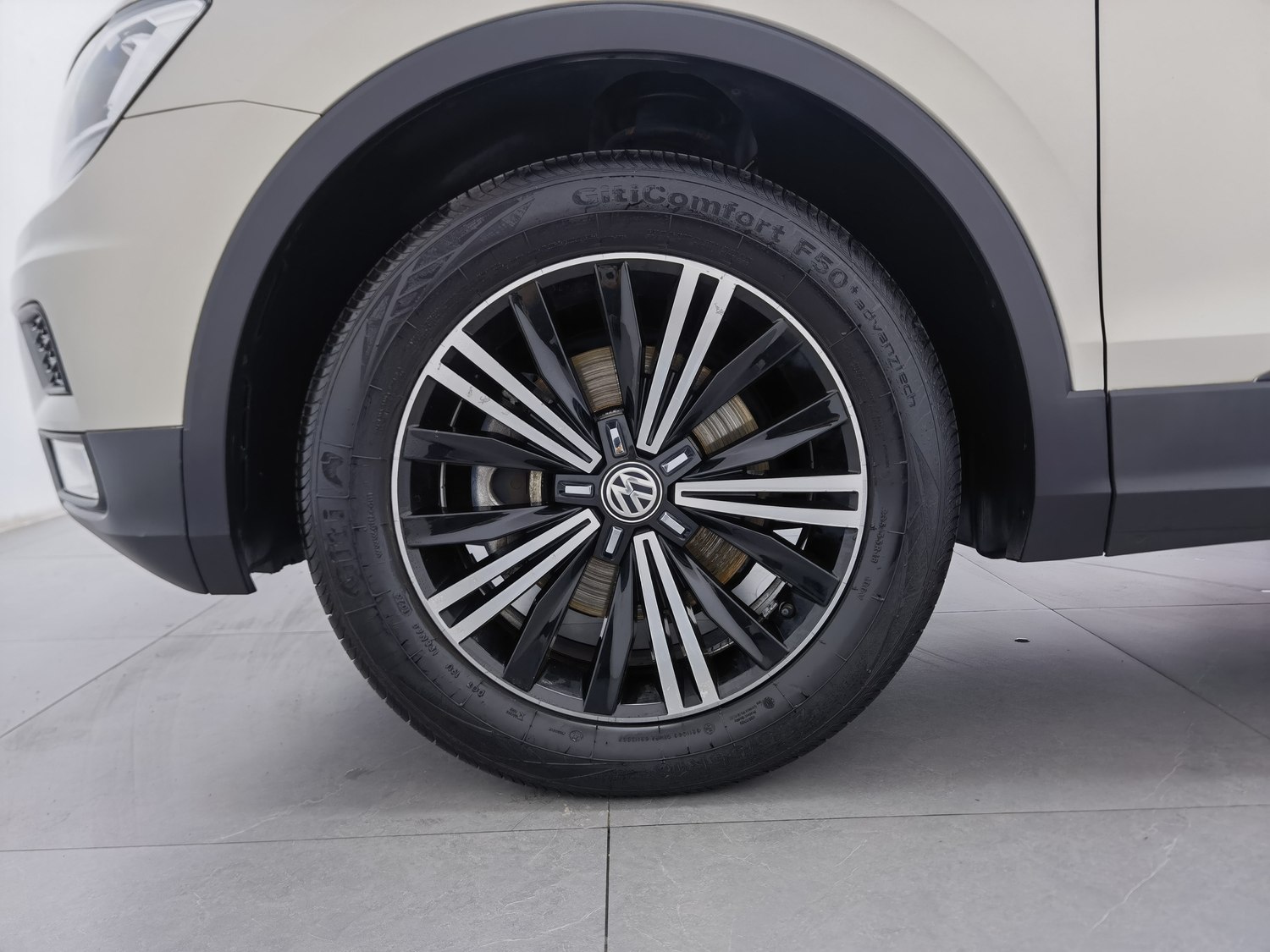 Used Volkswagen Tiguan L 2019 2.0 AT
