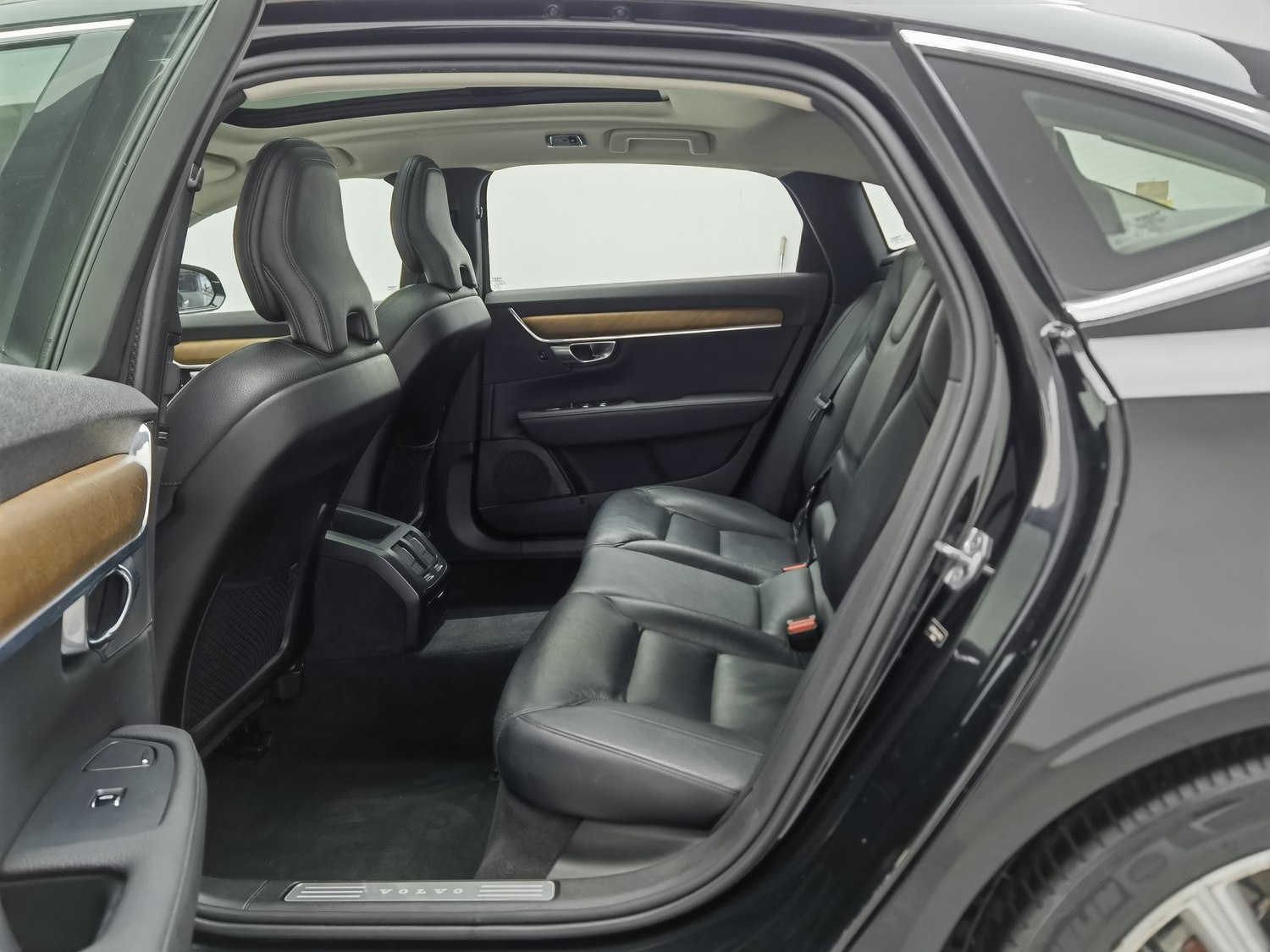 Used Volvo S90 2020 2.0 AT