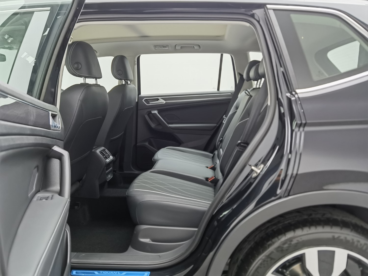 Used Volkswagen Tiguan L 2025 2.0 AT