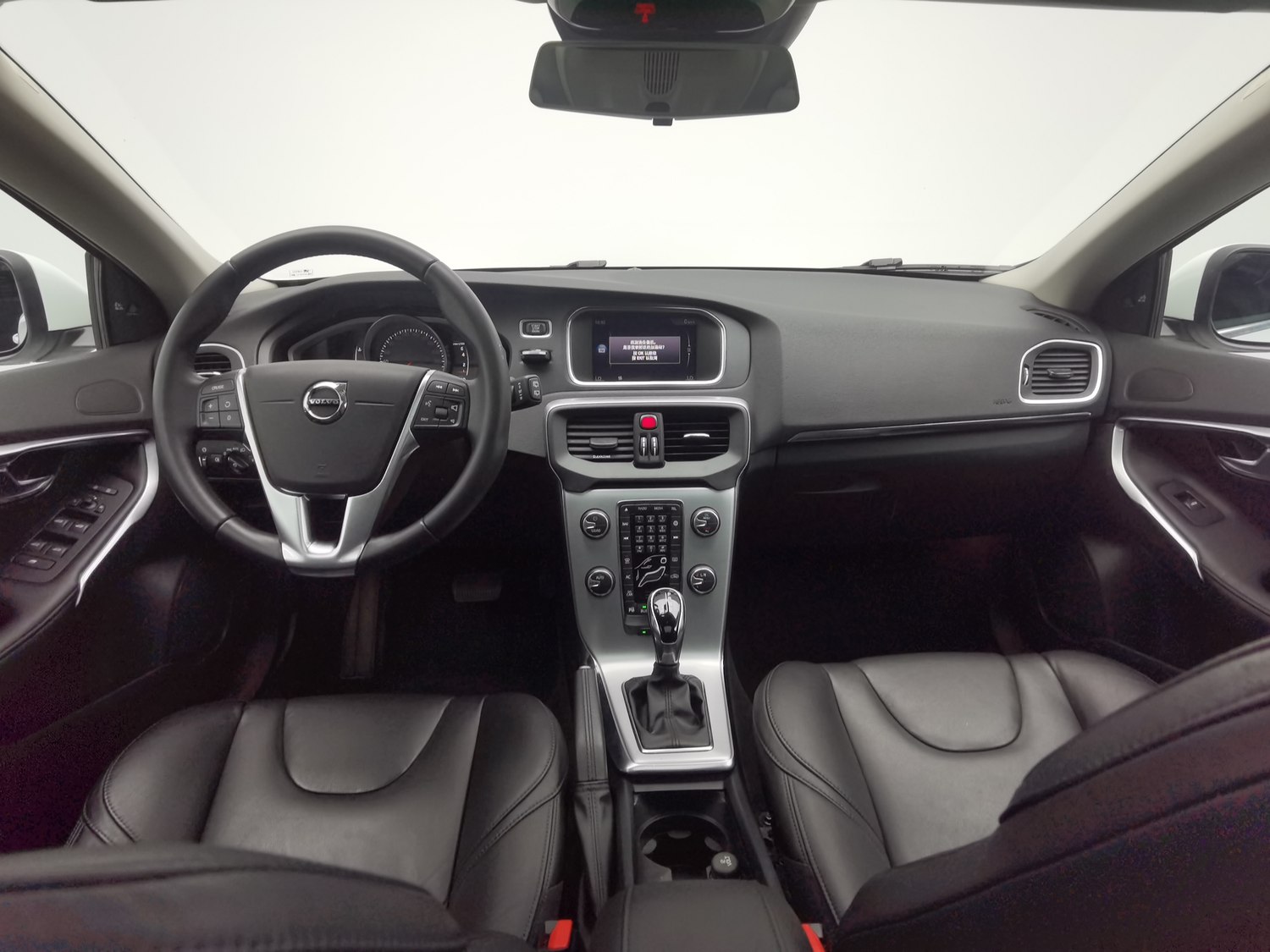 Used Volvo V40 2018 1.5 AT