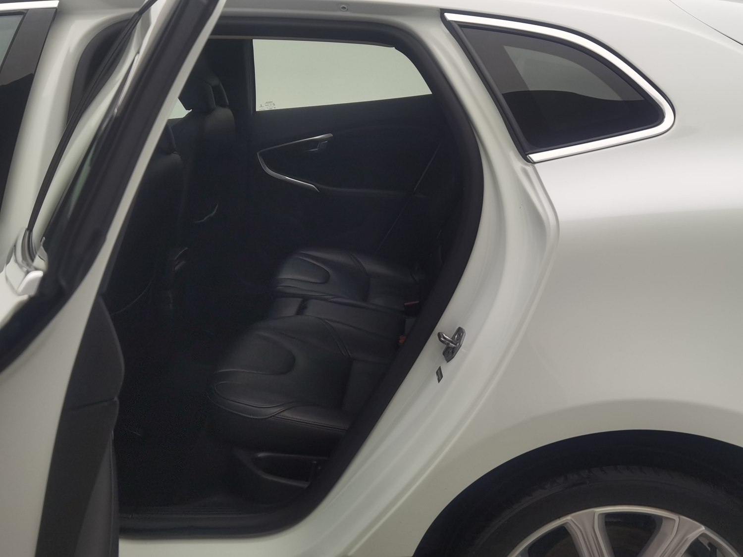 Used Volvo V40 2018 1.5 AT