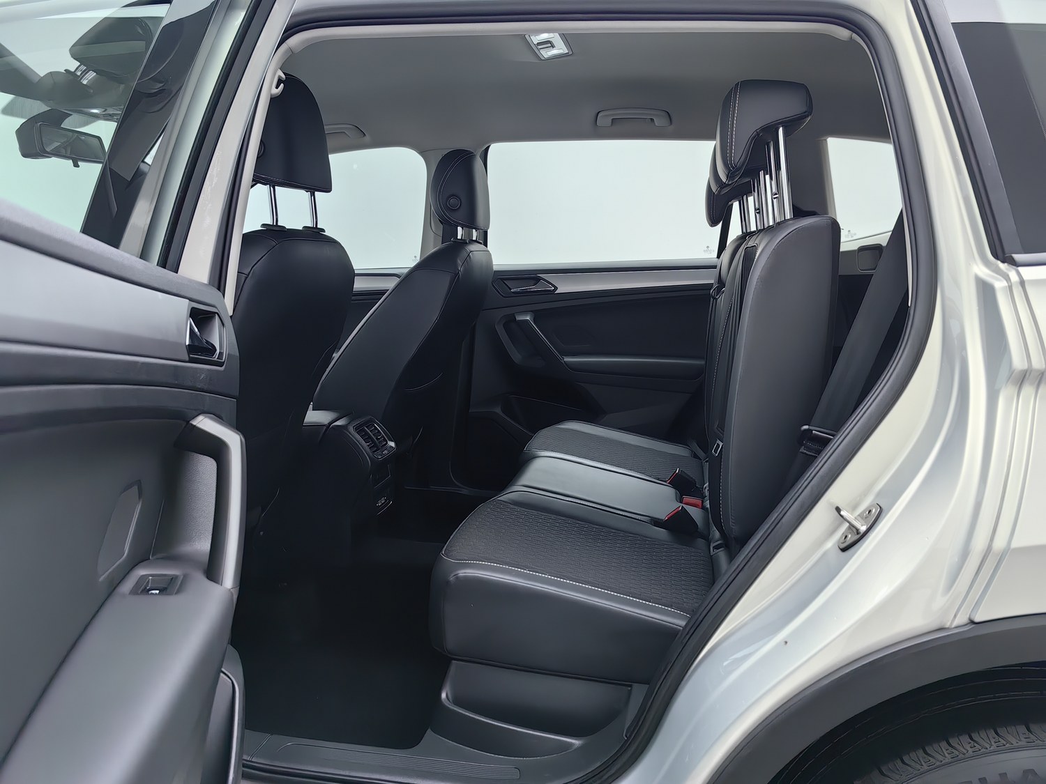 Used Volkswagen Tiguan L 2021 2.0 AT