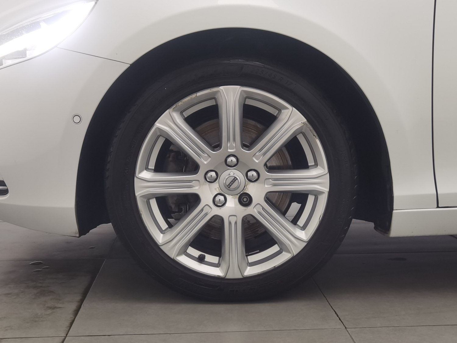Used Volvo V40 2018 1.5 AT