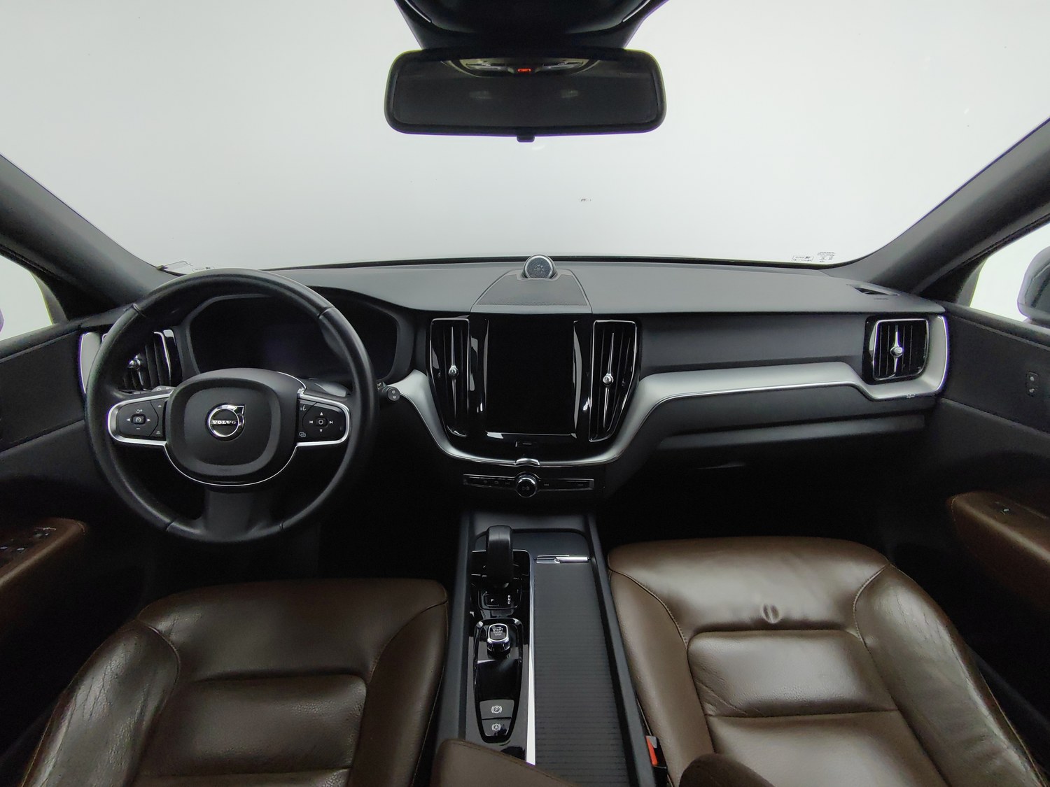 Used Volvo XC60 2023 2.0 AT