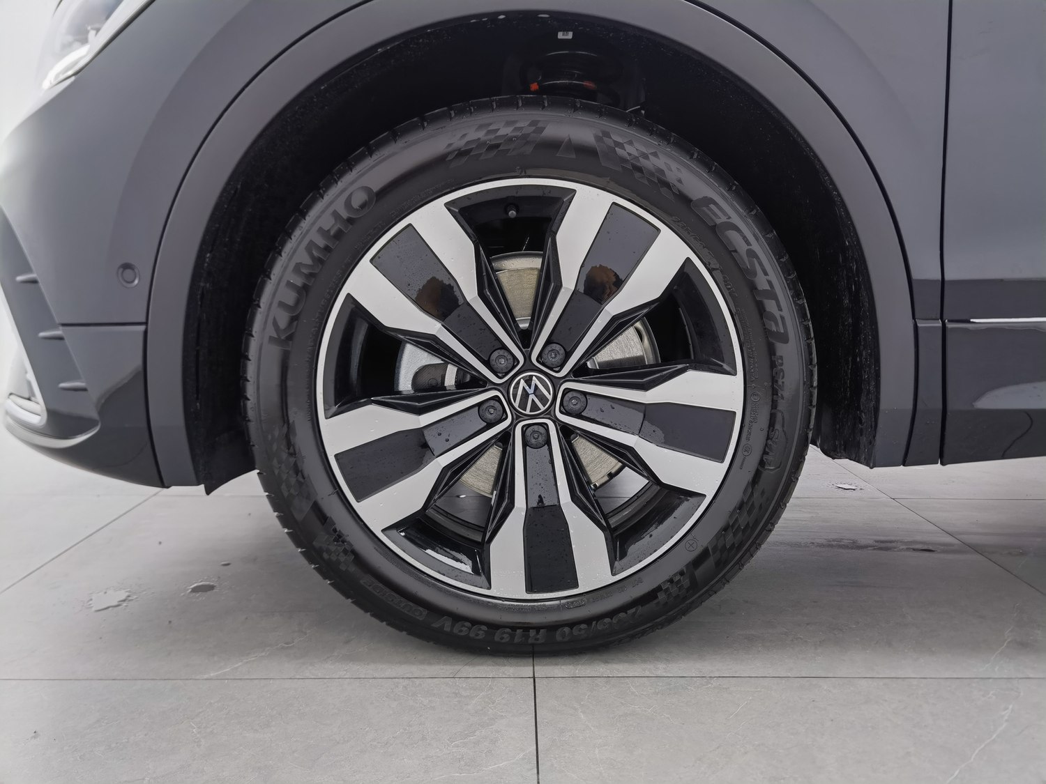 Used Volkswagen Tiguan L 2025 2.0 AT