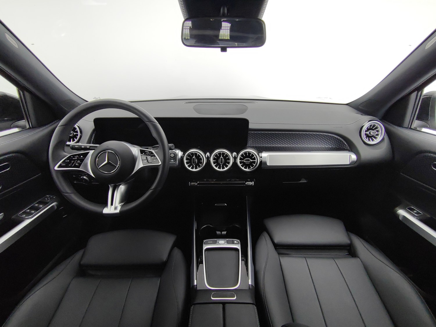 Used Mercedes-Benz GLB 2024 2.0 AT