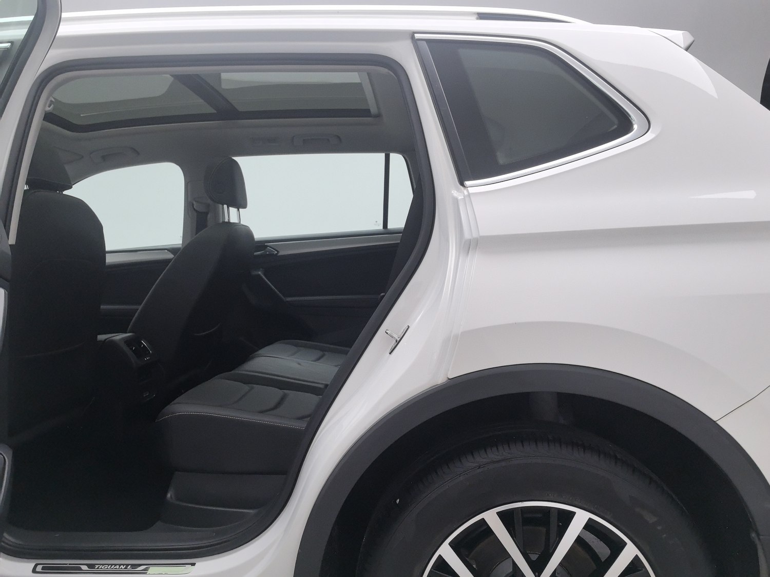 Used Volkswagen Tiguan L 2018 2.0 AT