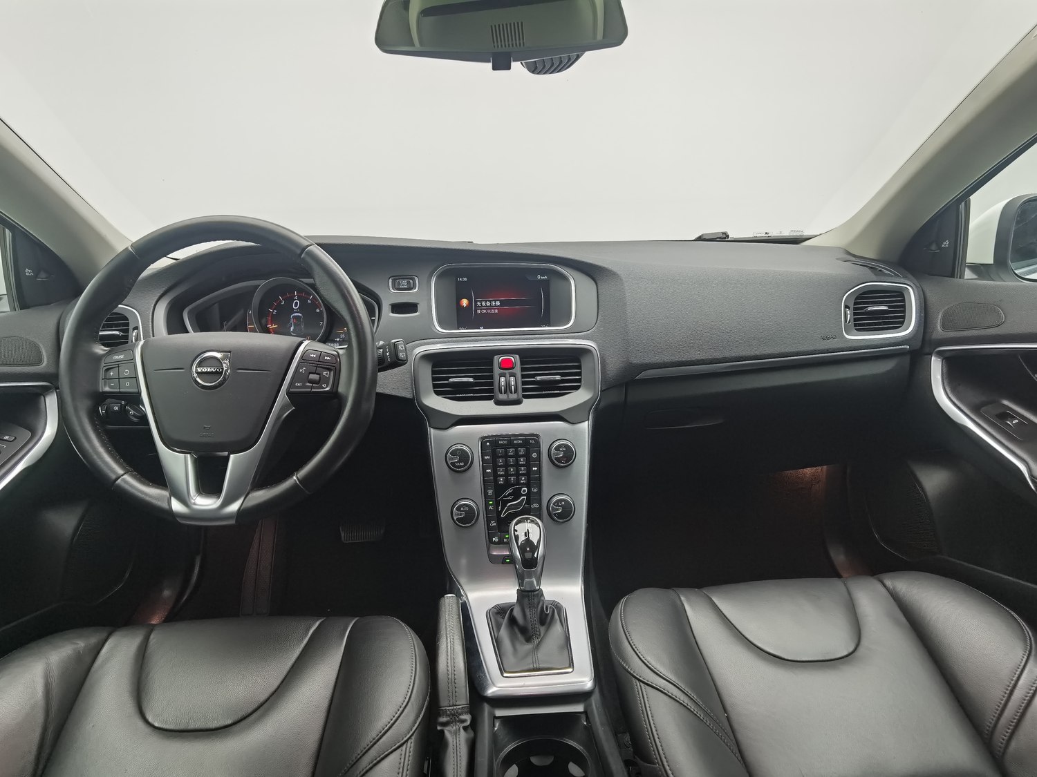 Used Volvo V40 2017 2.0 AT