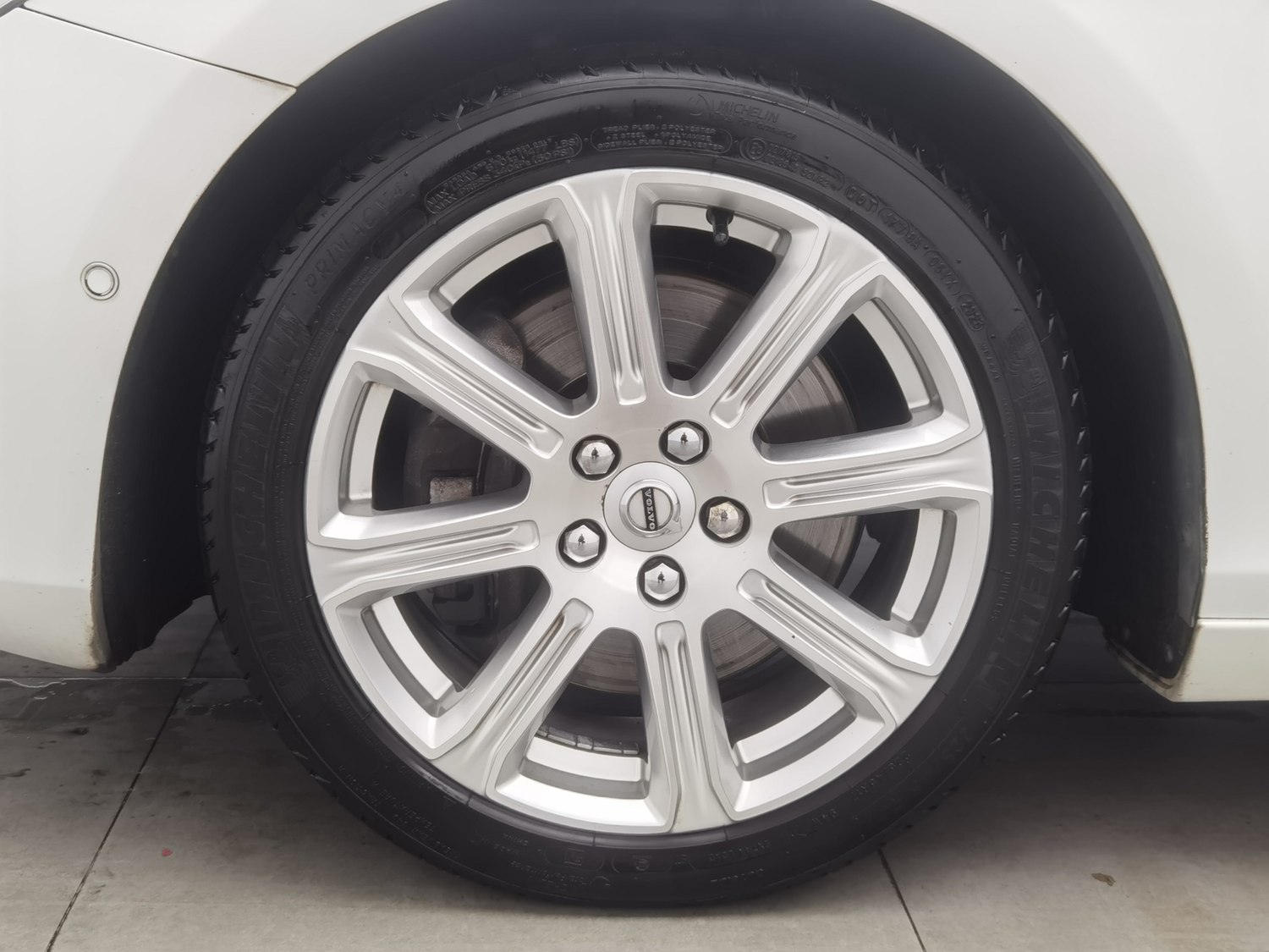 Used Volvo V40 2017 2.0 AT