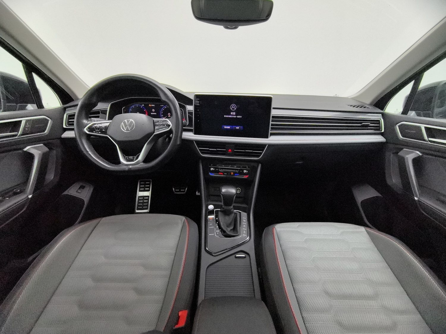 Used Volkswagen Tiguan L 2023 2.0 AT