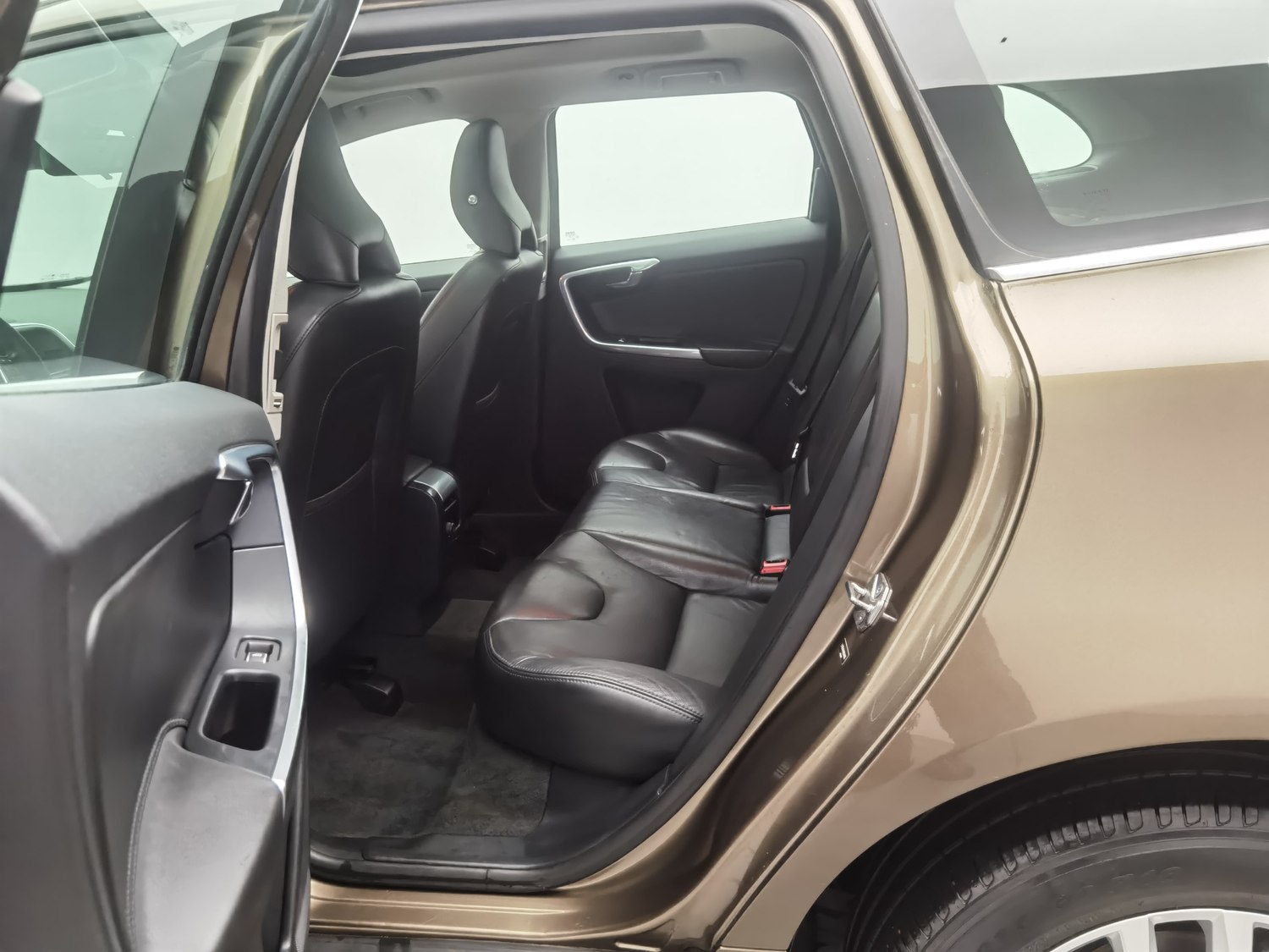 Used Volvo XC60 2017 2.0 AT