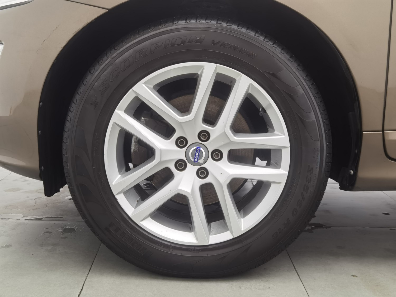 Used Volvo XC60 2017 2.0 AT