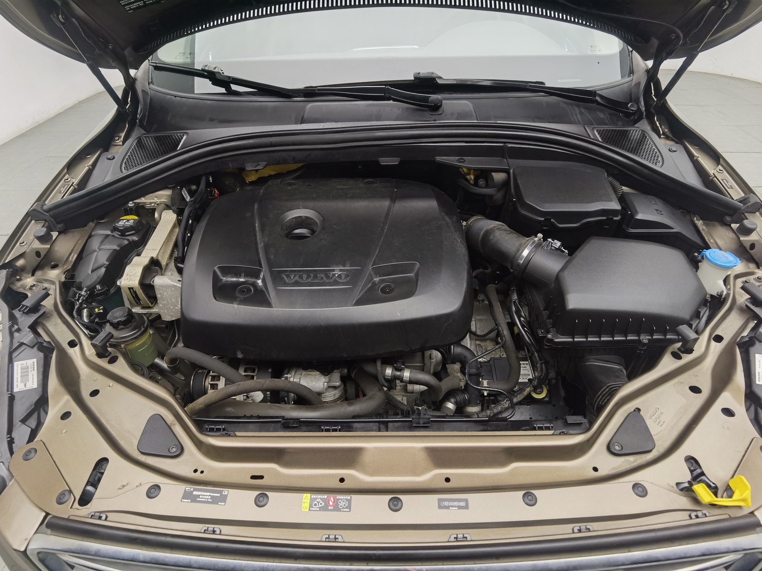 Used Volvo XC60 2017 2.0 AT