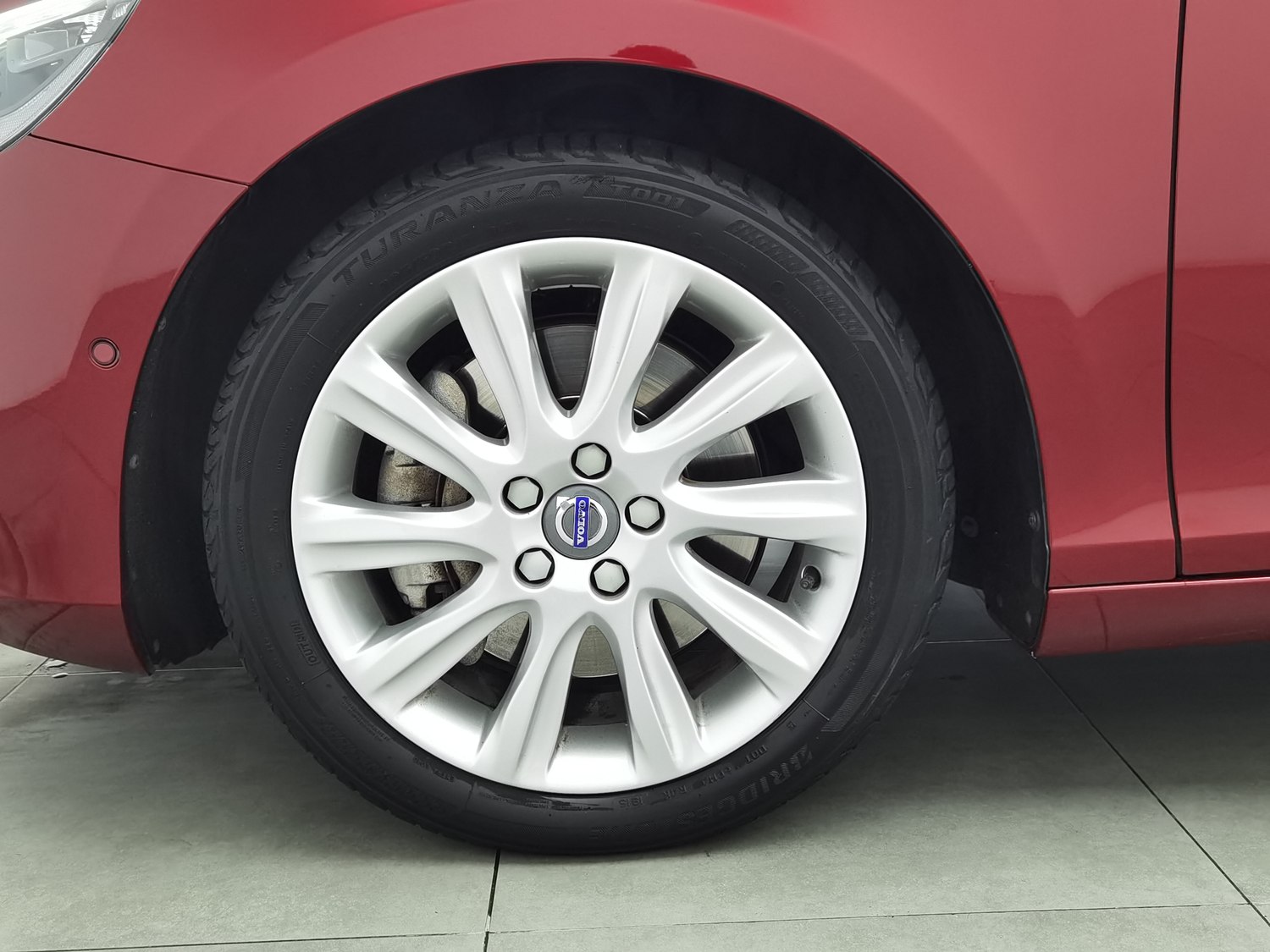 Used Volvo V40 2016 2.0 AT