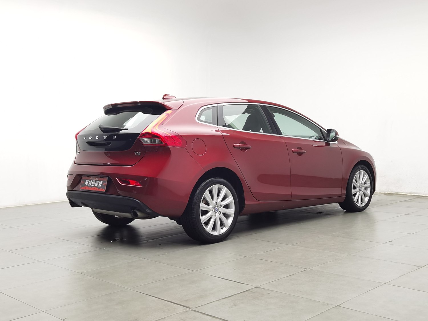 Used Volvo V40 2016 2.0 AT
