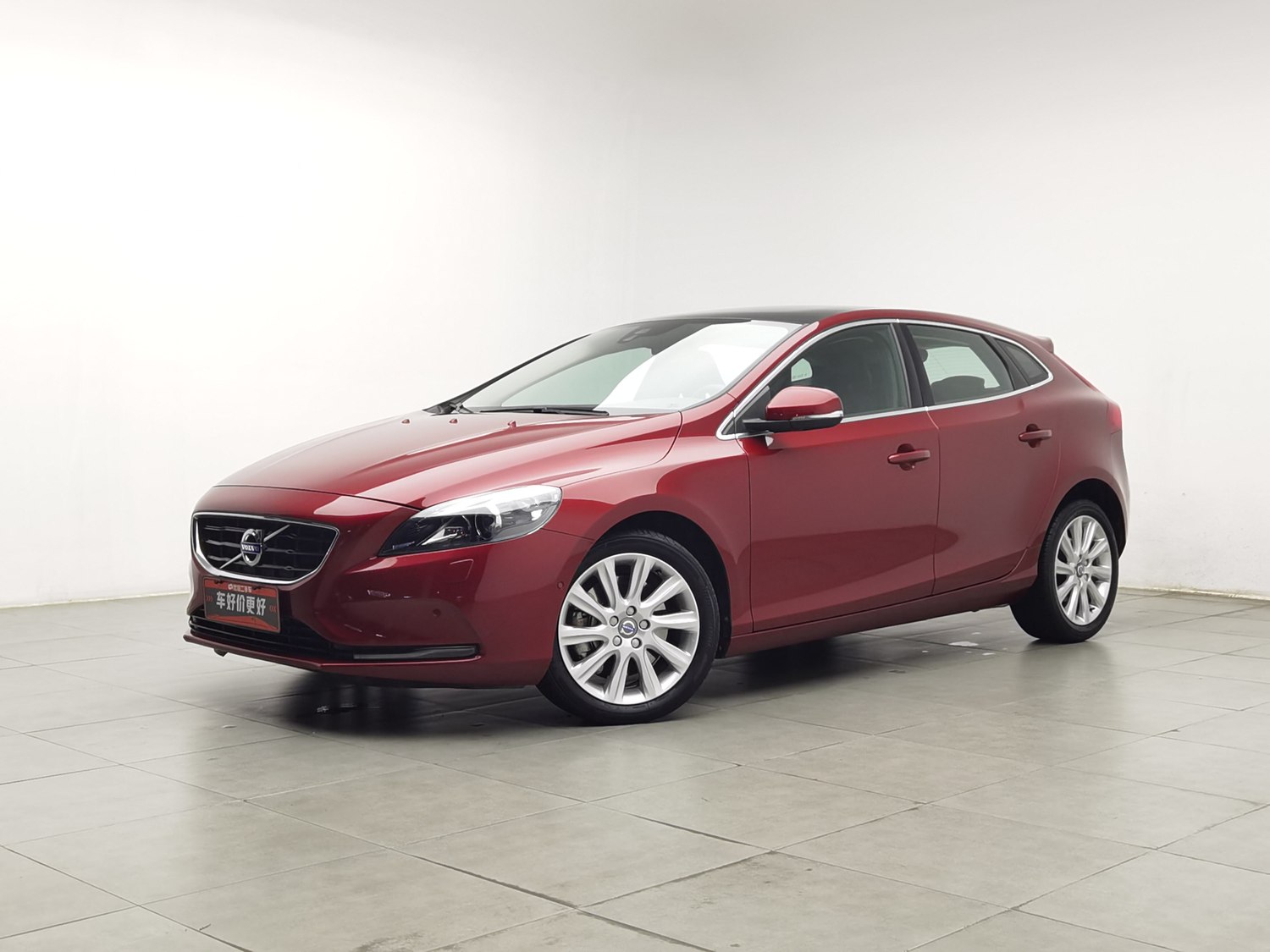 Used Volvo V40 2016 2.0 AT