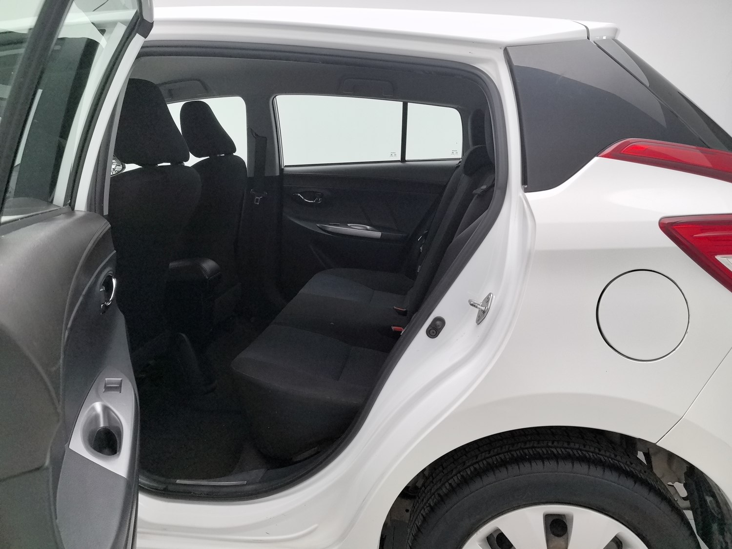 Used Toyota Yaris L 2015 1.5 AT