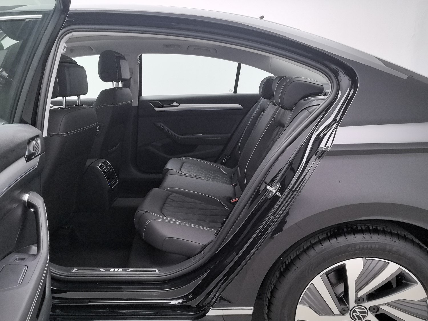 Used Volkswagen Magotan GTE PHEV 2022 1.4 AT