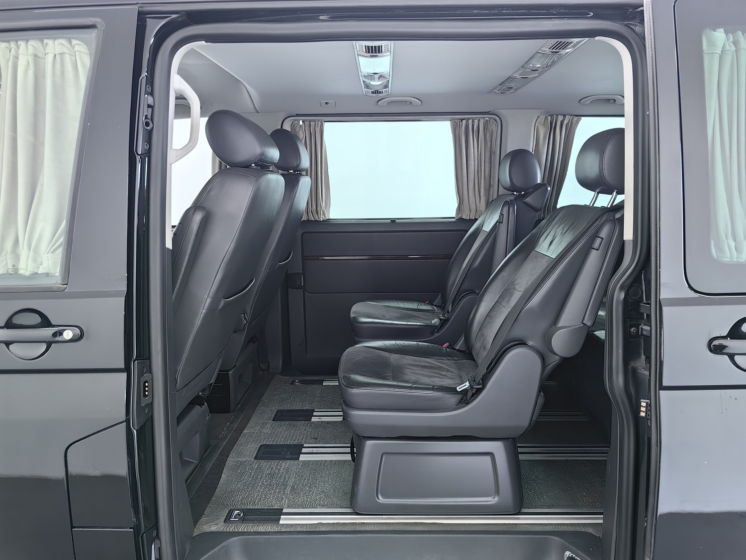 Used Volkswagen Multivan (Imported) 2012 2.0 AT