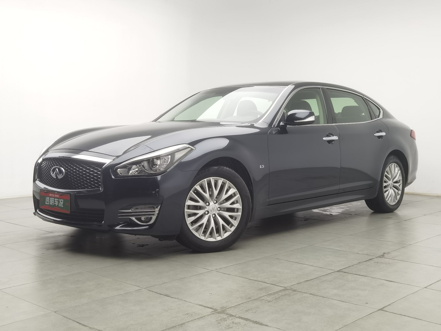 Used Infiniti Q70 2015 2.5 AT