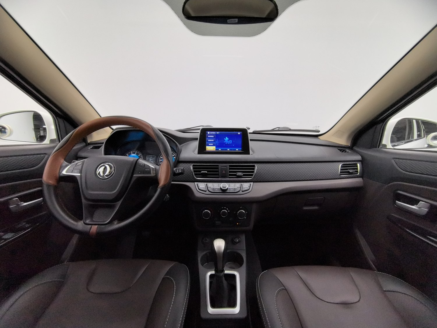 Used Dongfeng Fengon 330 2019 1.5 MT