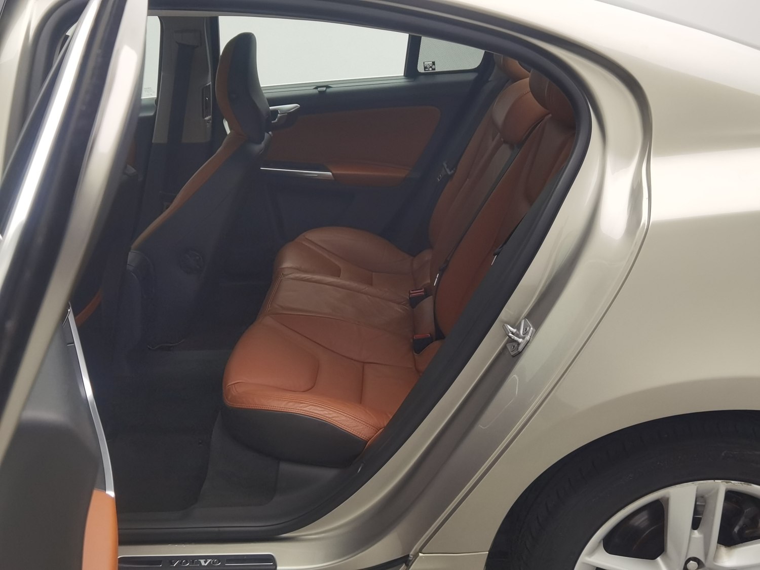 Used Volvo S60 2015 2.0 AT