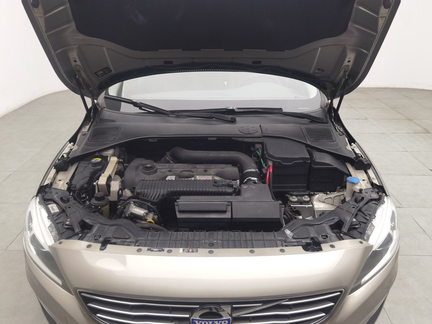 Used Volvo S60 2015 2.0 AT