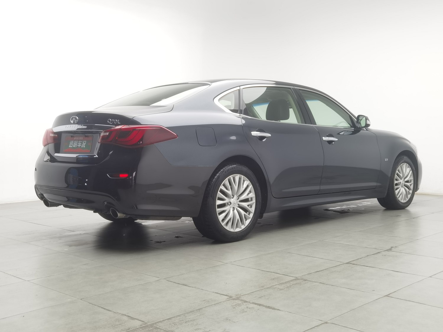 Used Infiniti Q70 2015 2.5 AT
