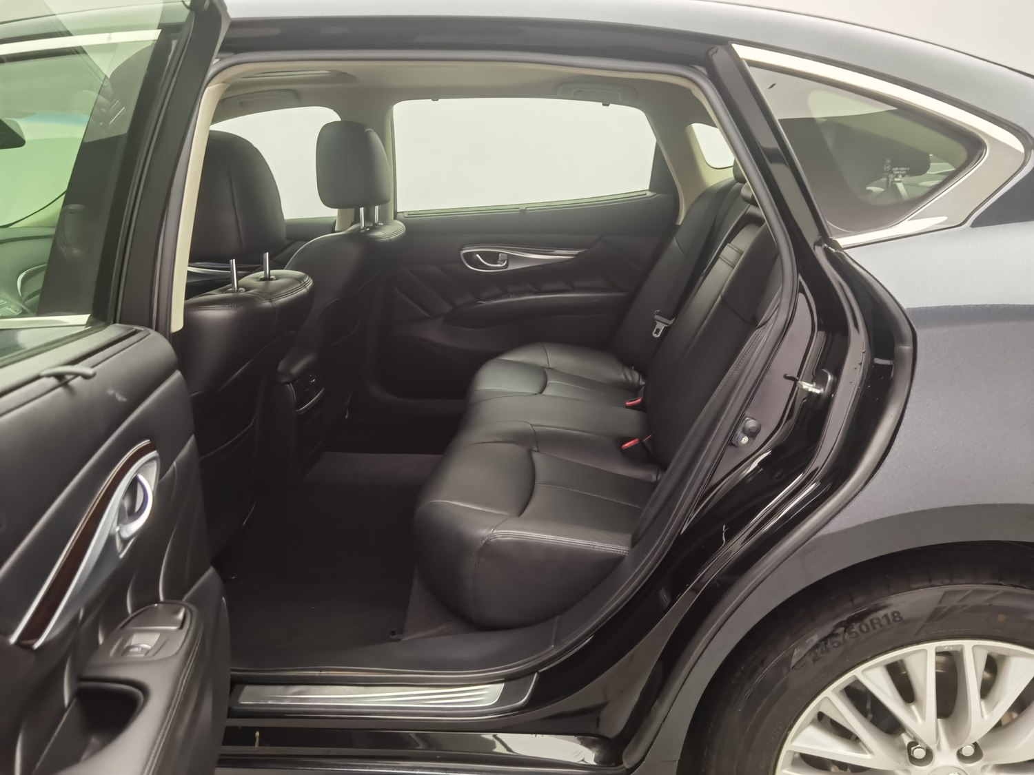 Used Infiniti Q70 2015 2.5 AT