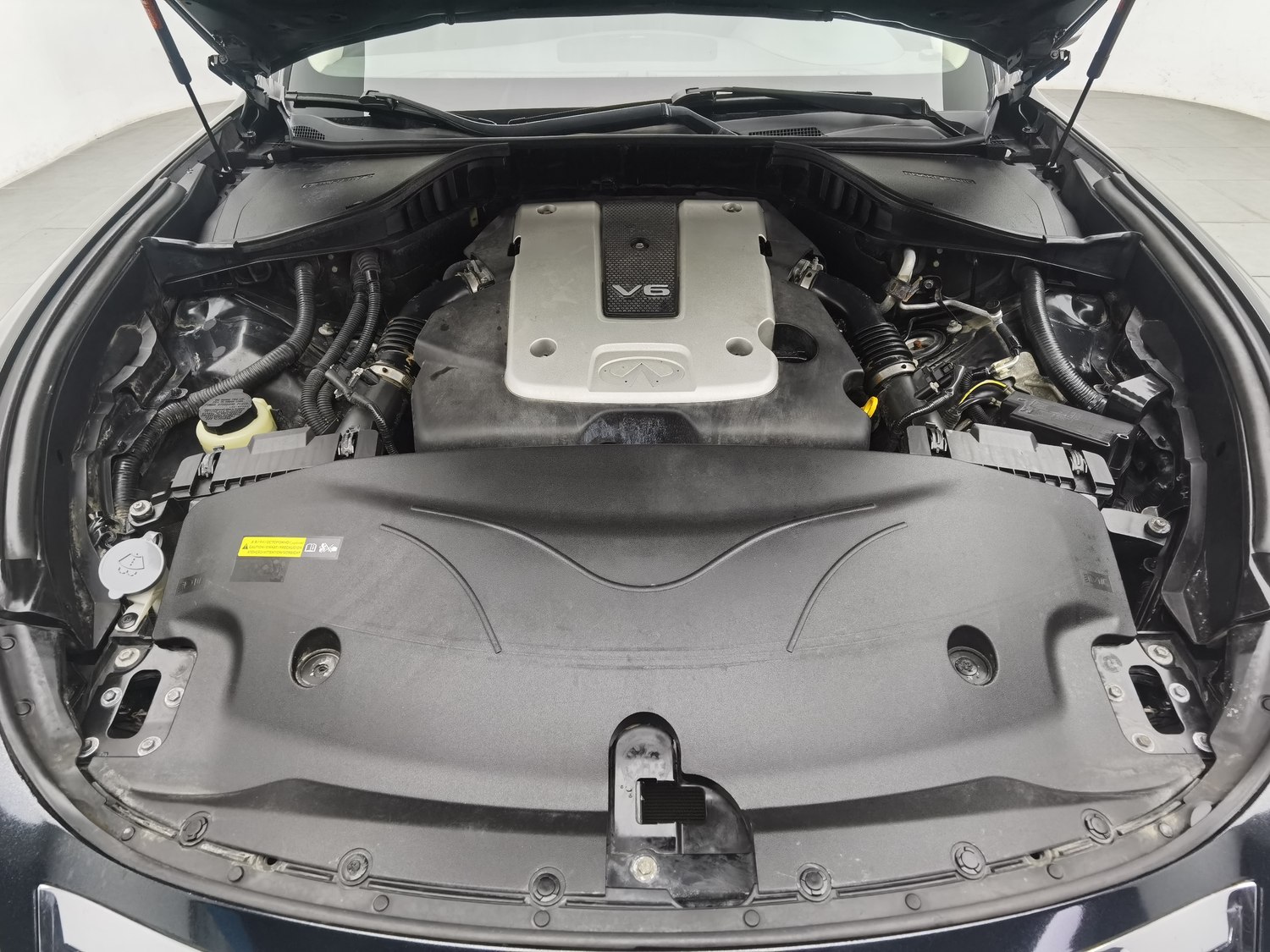 Used Infiniti Q70 2015 2.5 AT