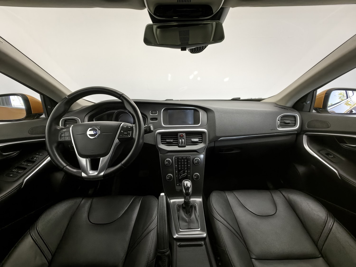 Used Volvo V40 2013 2.0 AT