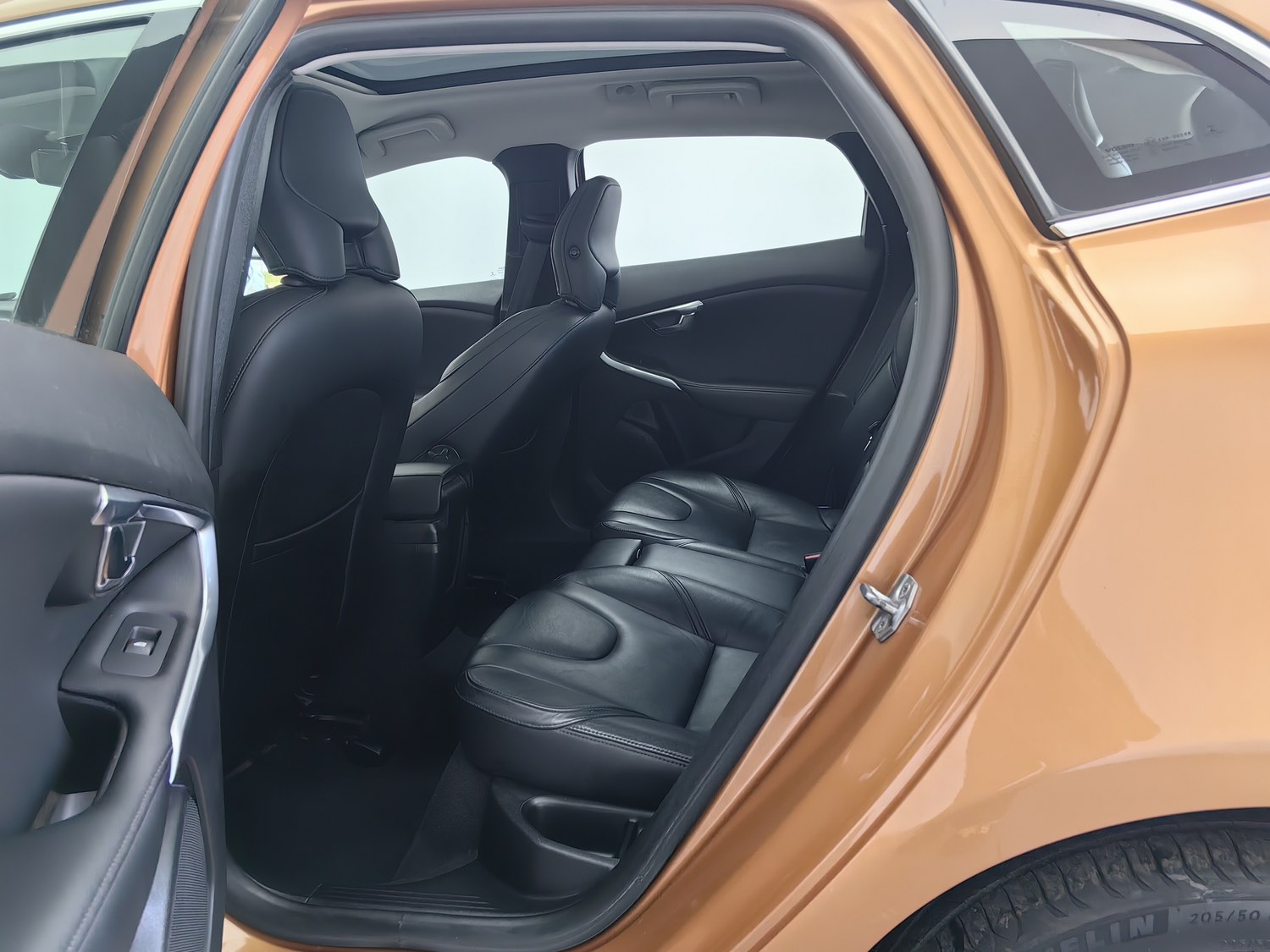 Used Volvo V40 2013 2.0 AT