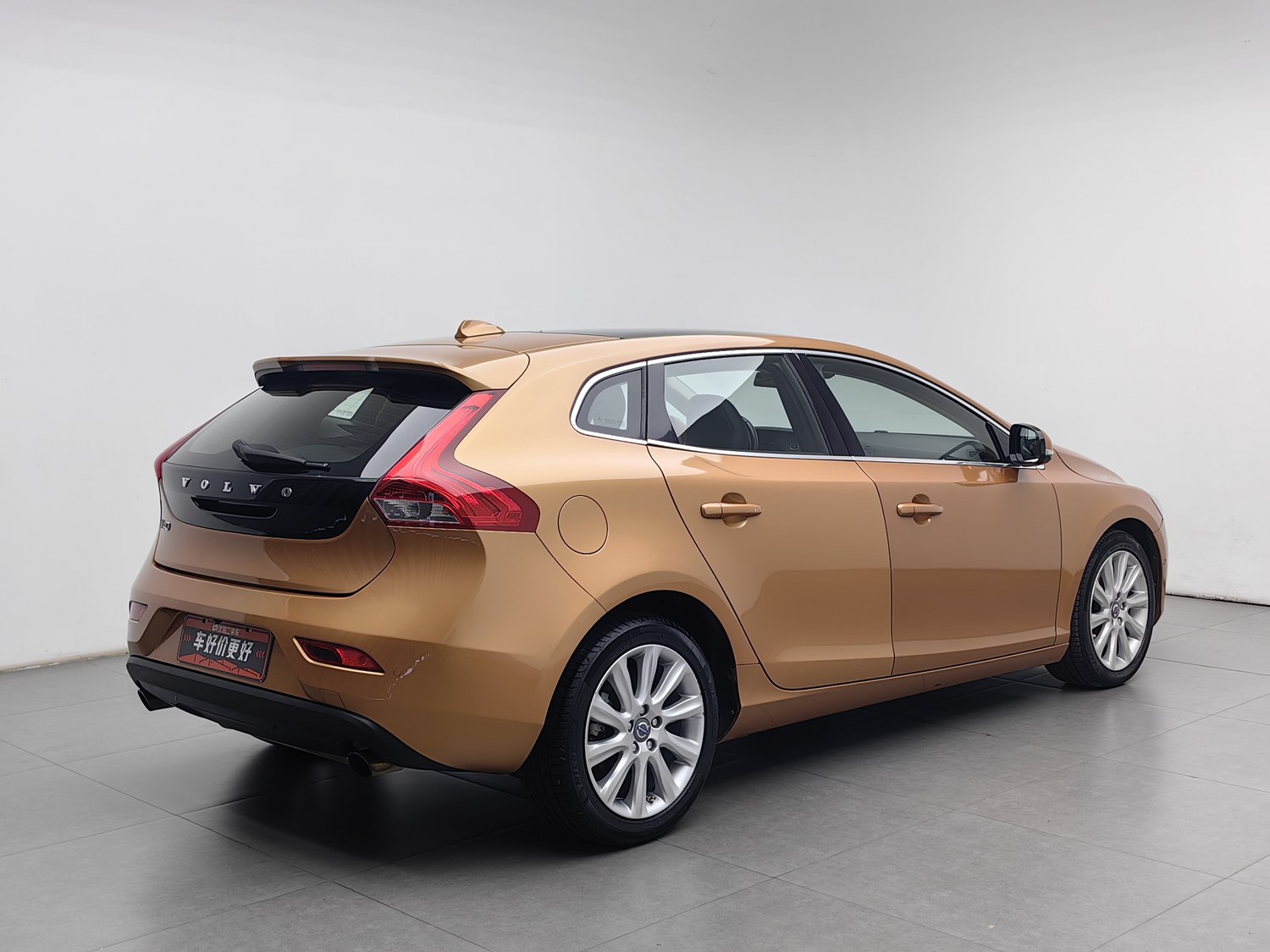 Used Volvo V40 2013 2.0 AT