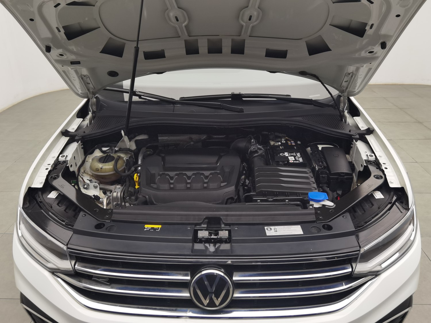 Used Volkswagen Tiguan L 2024 2.0 AT