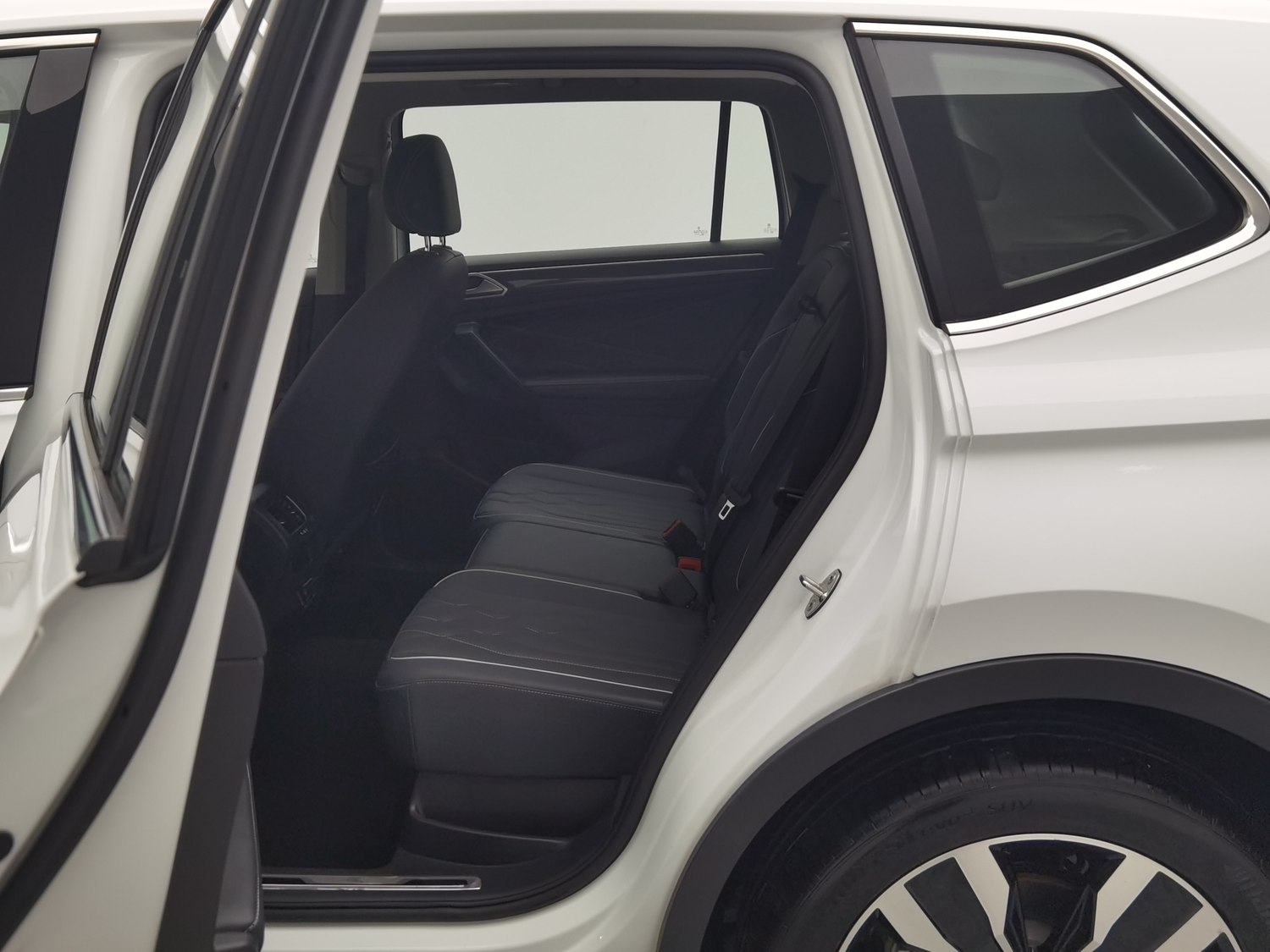 Used Volkswagen Tiguan L 2024 2.0 AT
