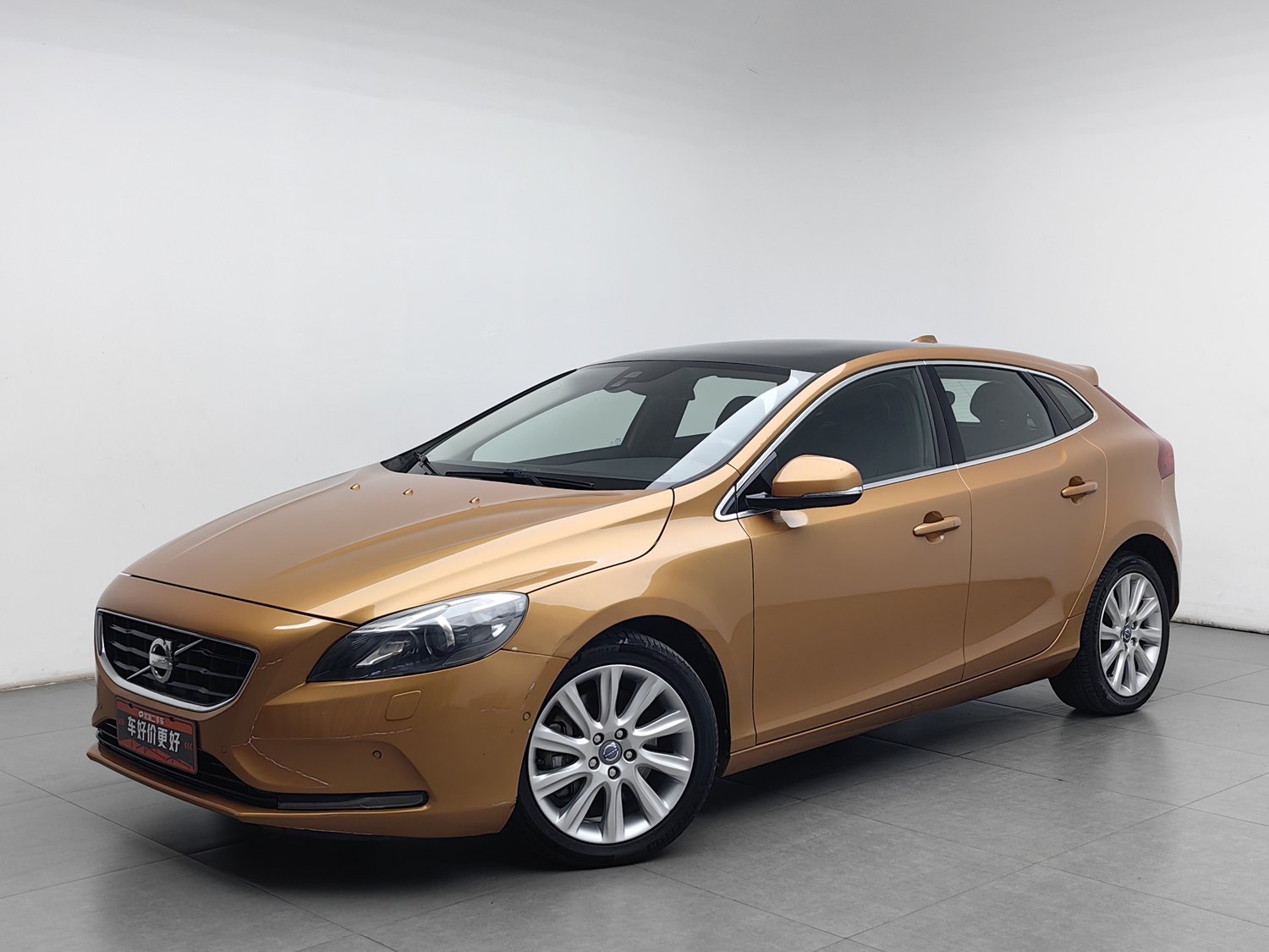 Used Volvo V40 2013 2.0 AT