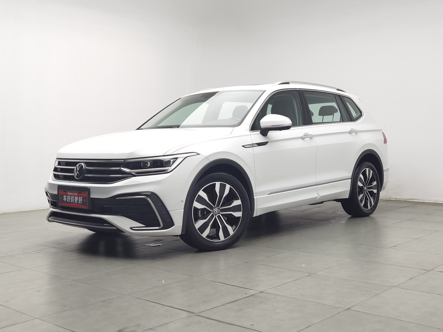 Used Volkswagen Tiguan L 2024 2.0 AT