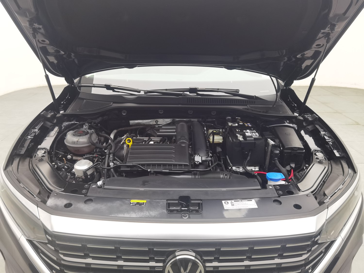 Used Volkswagen Passat 2025 1.4 AT