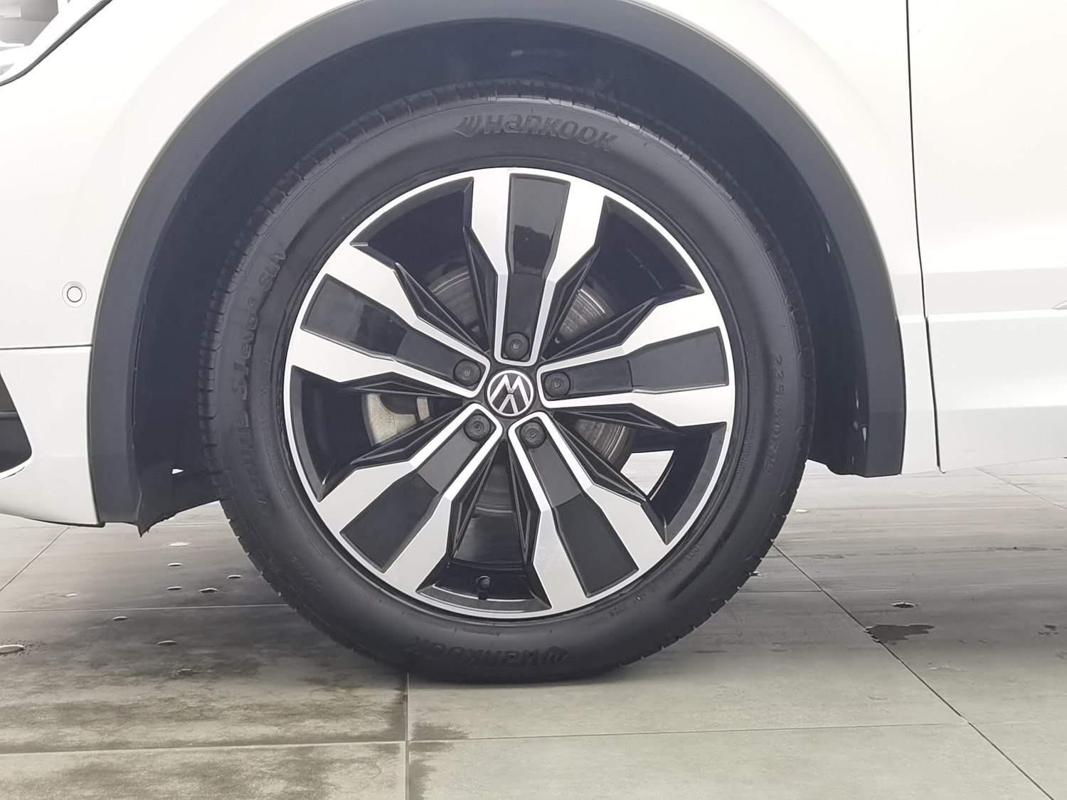 Used Volkswagen Tiguan L 2024 2.0 AT