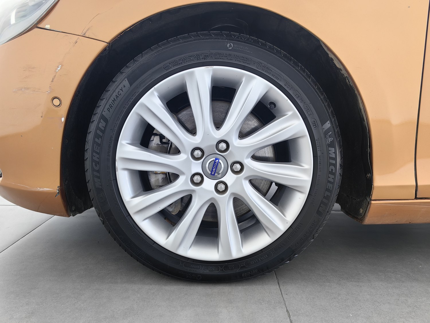 Used Volvo V40 2013 2.0 AT