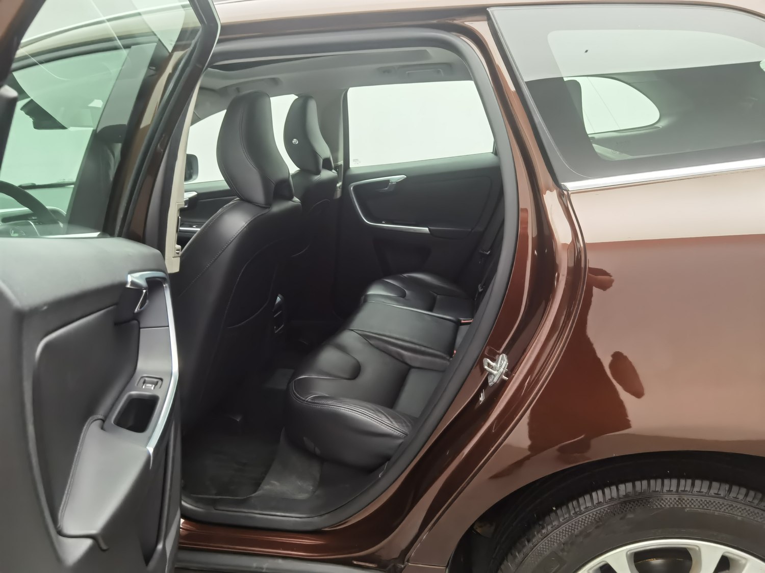 Used Volvo XC60 2015 2.0 AT