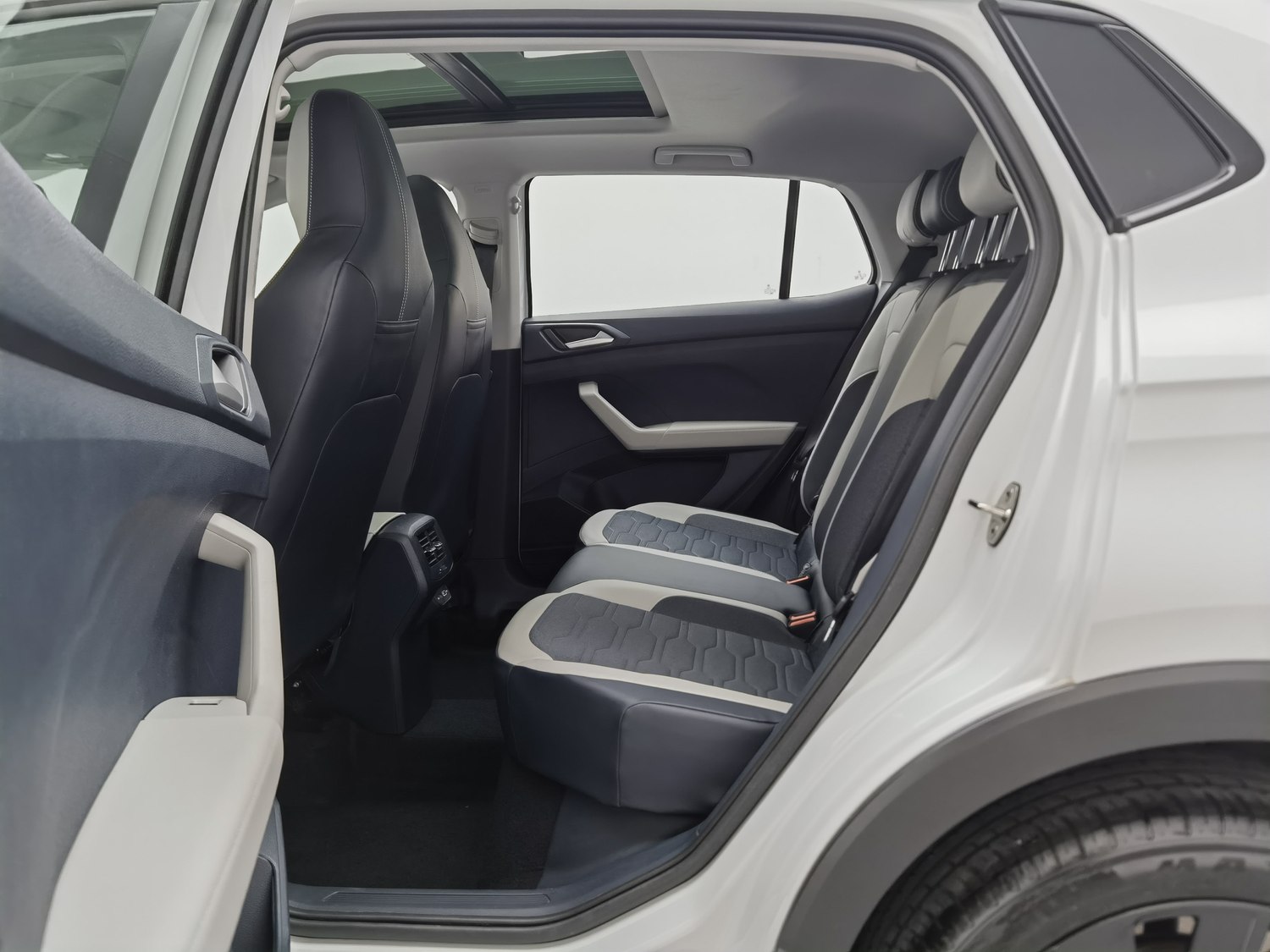Used Volkswagen Tharu L 2025 1.5 AT