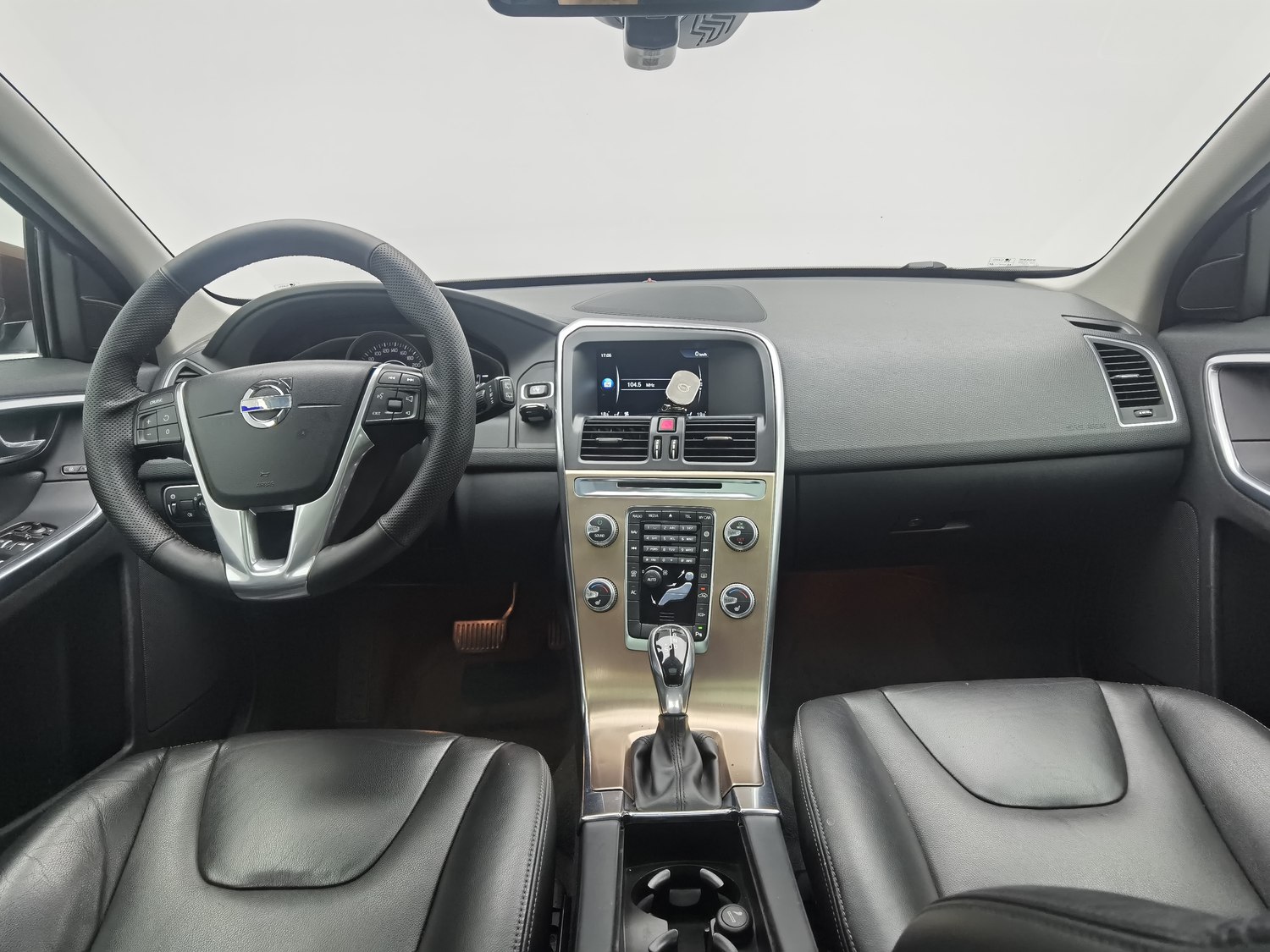 Used Volvo XC60 2015 2.0 AT