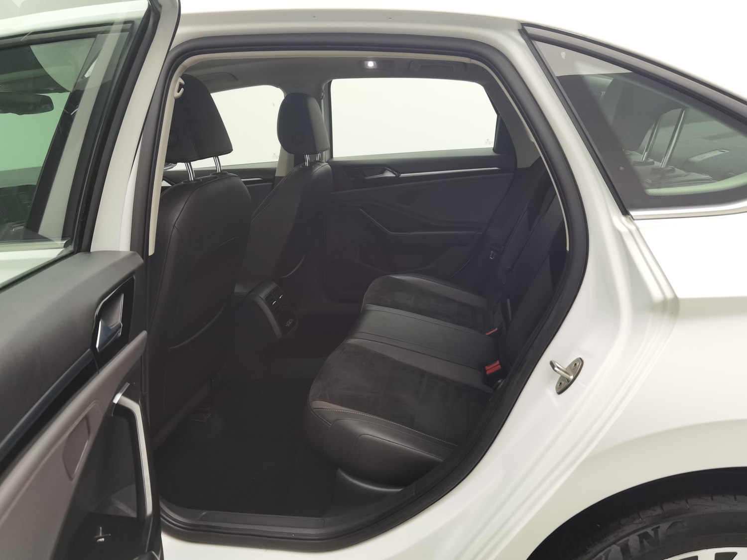 Used Volkswagen Sagitar 2019 1.4 AT