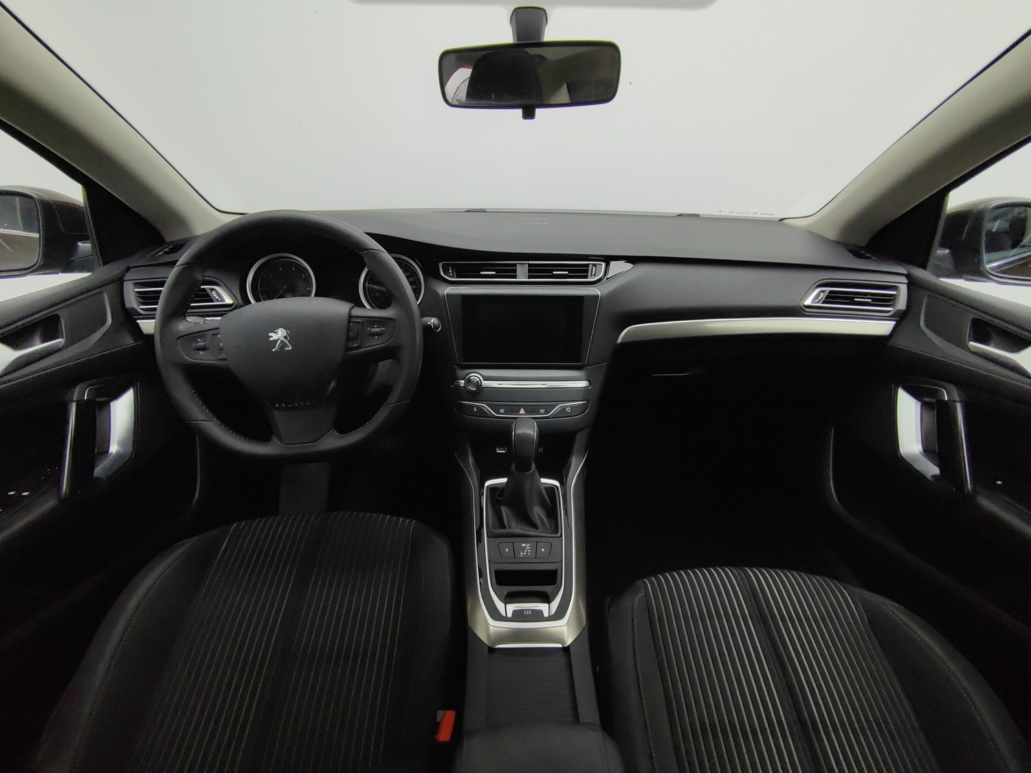 Used Peugeot 408 2015 1.2 AT