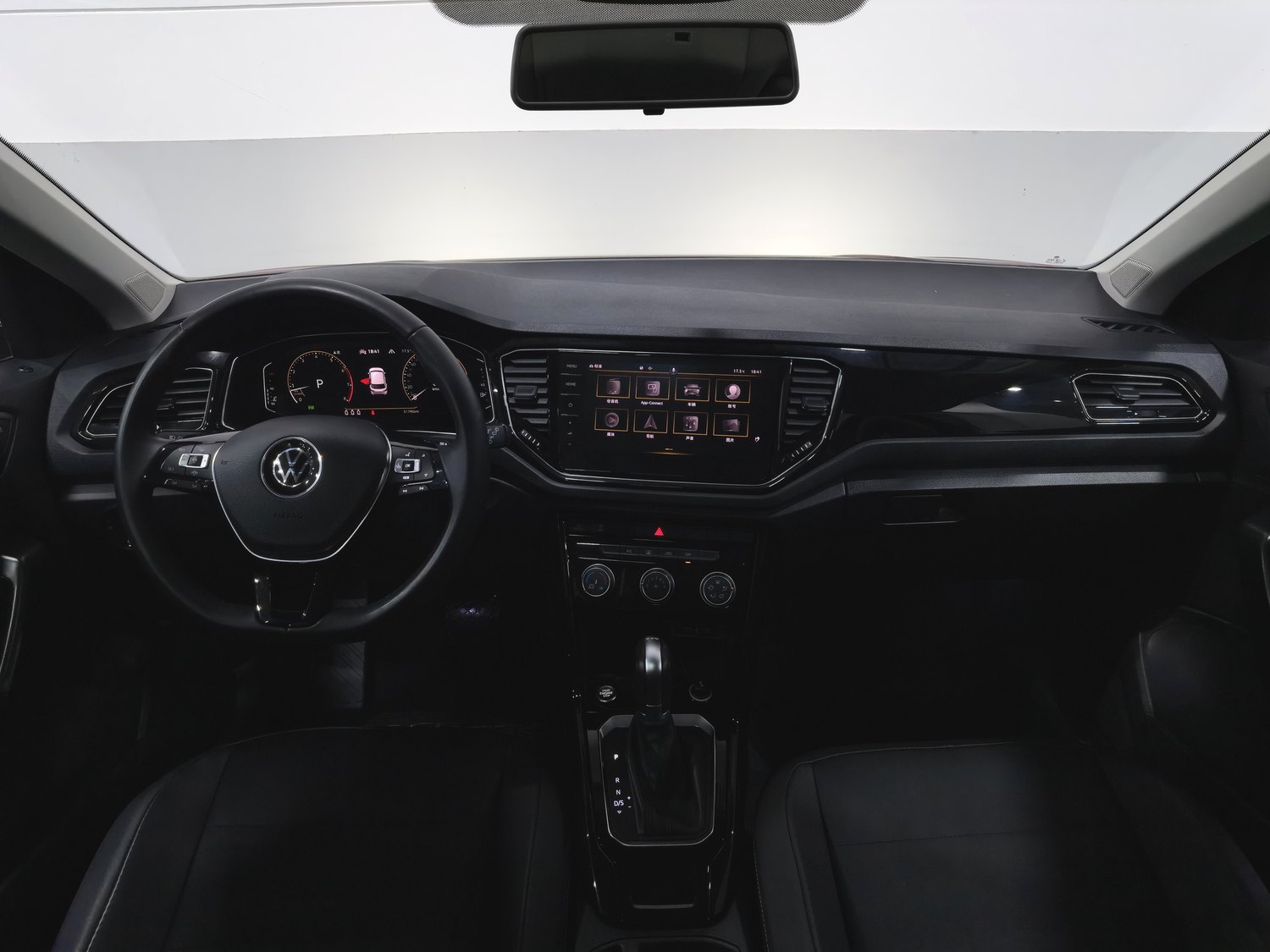 Used Volkswagen T-Roc 2021 1.4 AT