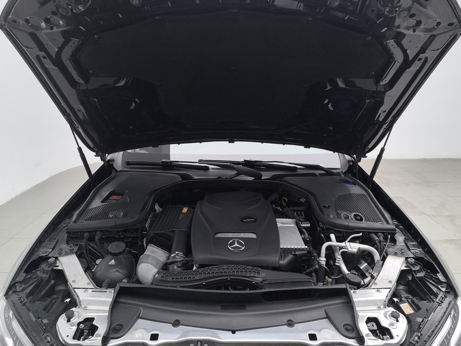 Used Mercedes-Benz E-Class 2017 2.0 AT